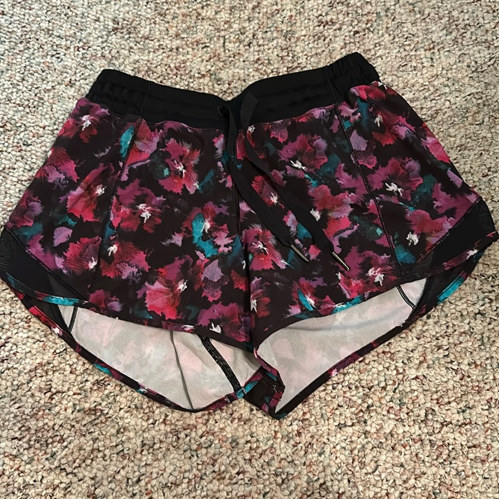 Lululemon Hotty Hot shorts